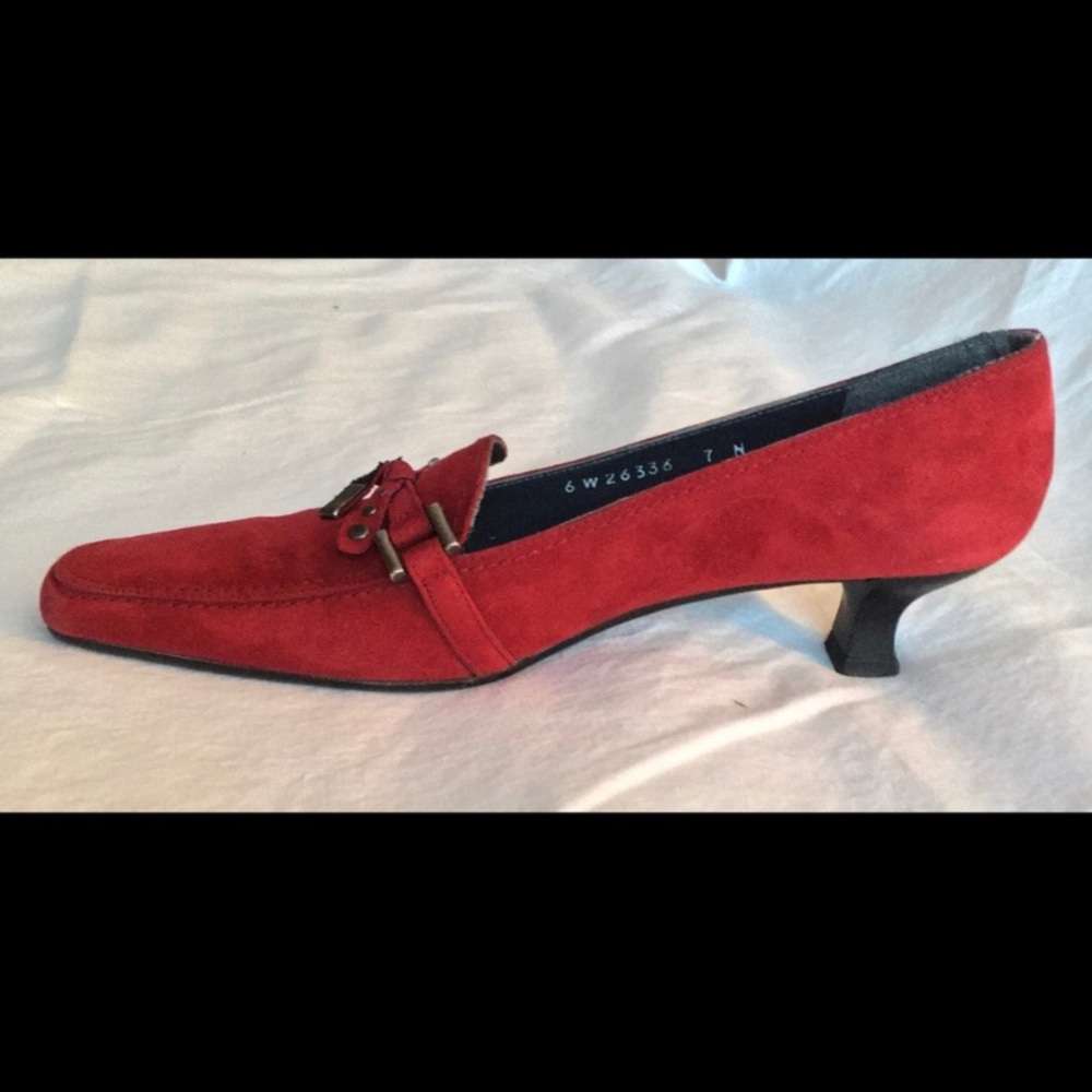 Stuart Weizman Kitten heels